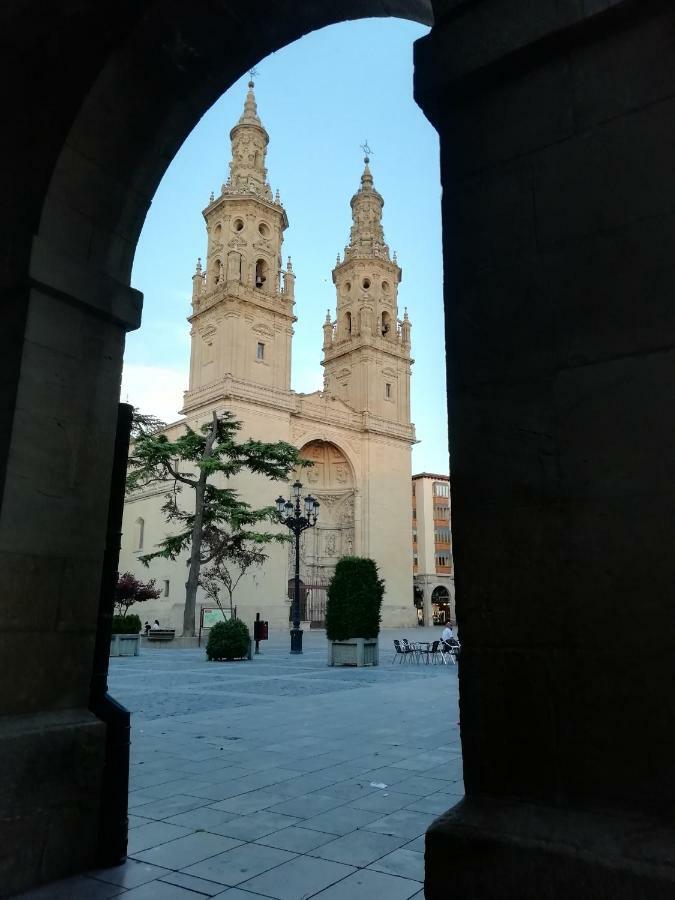 Apartamento Turistico Santiago Logroño Exteriör bild